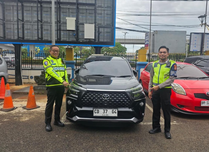 Mobil Avanza Pakai Pelat Palsu Kedubes Rusia (Beritanasional/Bachtiar)