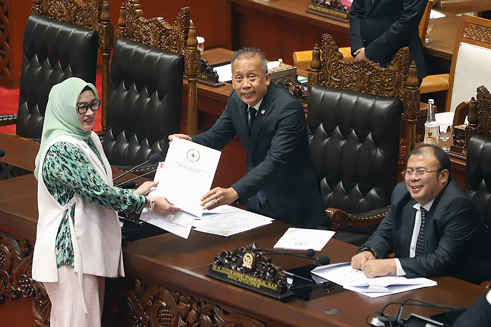 Wakil Ketua Komisi IX DPR Putih Sari menyampaikan laporan pembahasan 10 calon anggota Dewas BPJS Kesehatan dan BPJS Ketenagakerjaan. (BeritaNasional/Elvis Sendouw)
