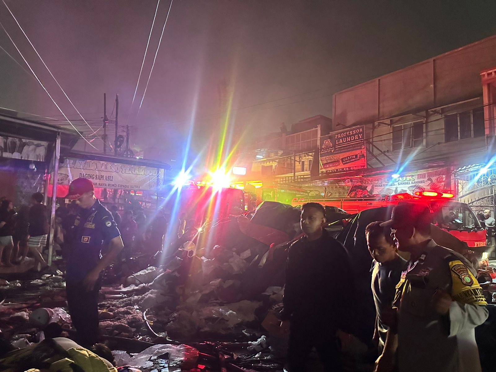 Polres Tangsel menyelidiki penyebab kebakaran gudang di Cipadu. (Foto/Istimewa)