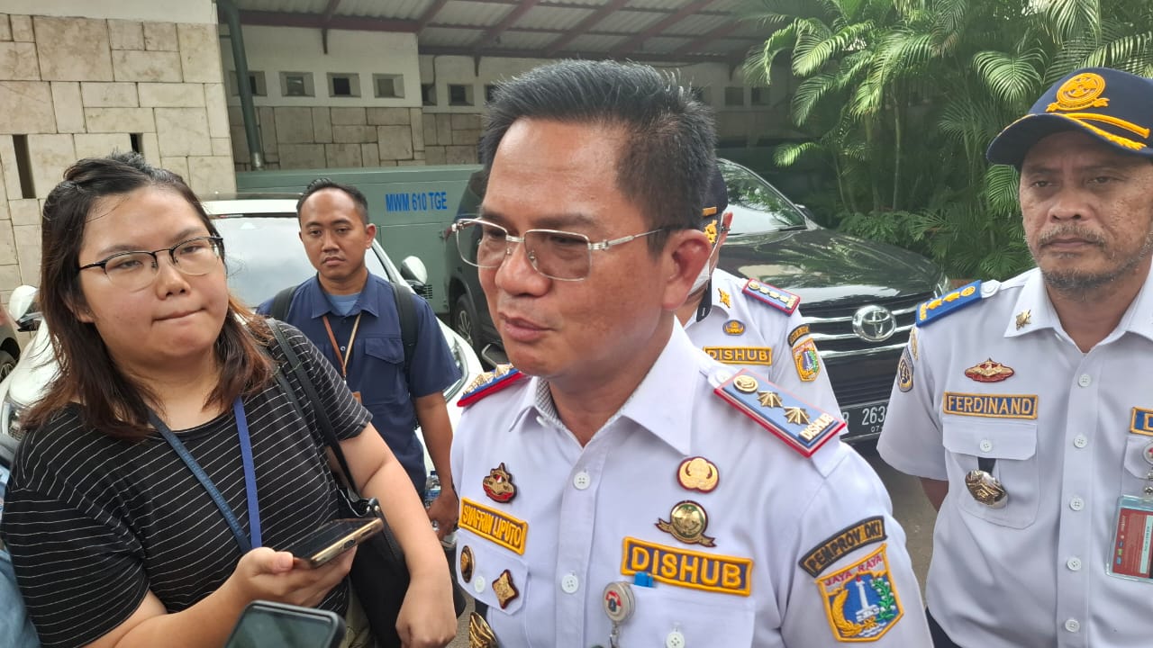 Kepala Dishub DKI Jakarta Syafrin Liputo saat diwawancarai. (BeritaNasional/Lydia)