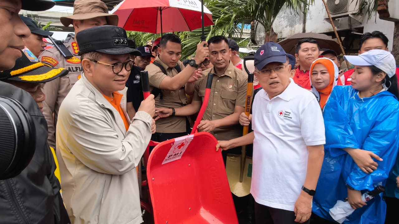 Gubenur DKI Jakarta Pramono Anung bersama Ketua PMI Jusuf Kalla. (BeritaNasional/istimewa)