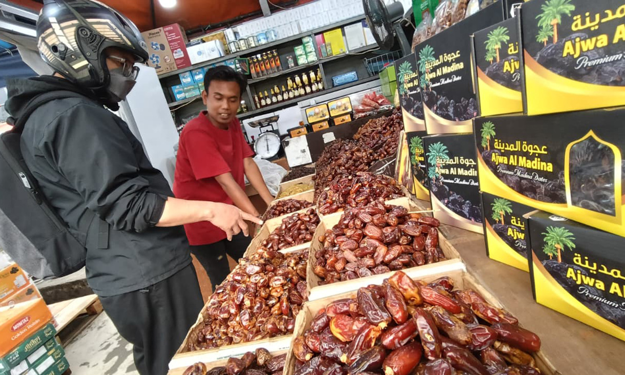Kurma salah satu komuditas makanan yang paling banyak dicari saat Ramadan  (Beritanasional.com/Oke Atmaja)