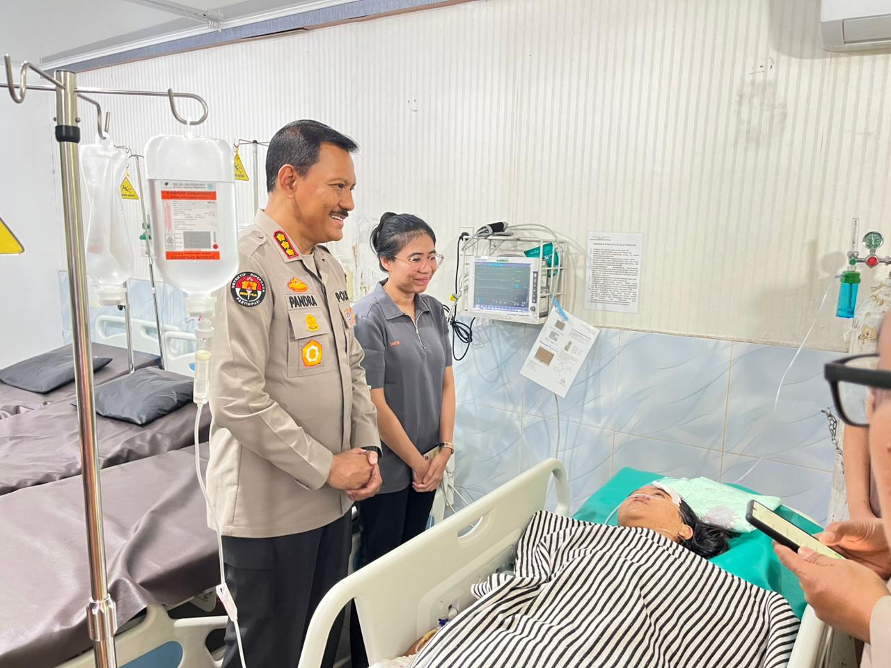 Mahasiwi yang dibacok mahasiswa UIN Suska Riau berada dalam perawatan dan membaik. (BeritaNasional/X)