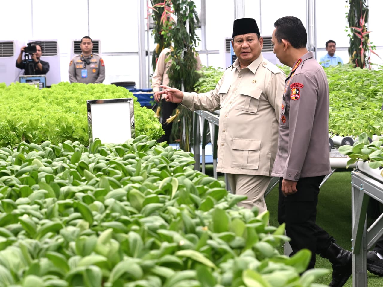 Presiden Prabowo Subianto bersama Kapolri Jenderal Listyo Sigit Prabowo. (Foto/BPMI)