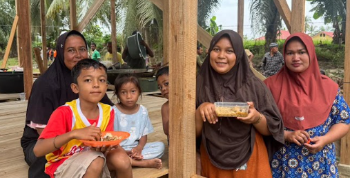 Warga Aceh Utara mendapat bantuan daging sapi untuk merayakan tradisi Meugang. (Foto/Istimewa)