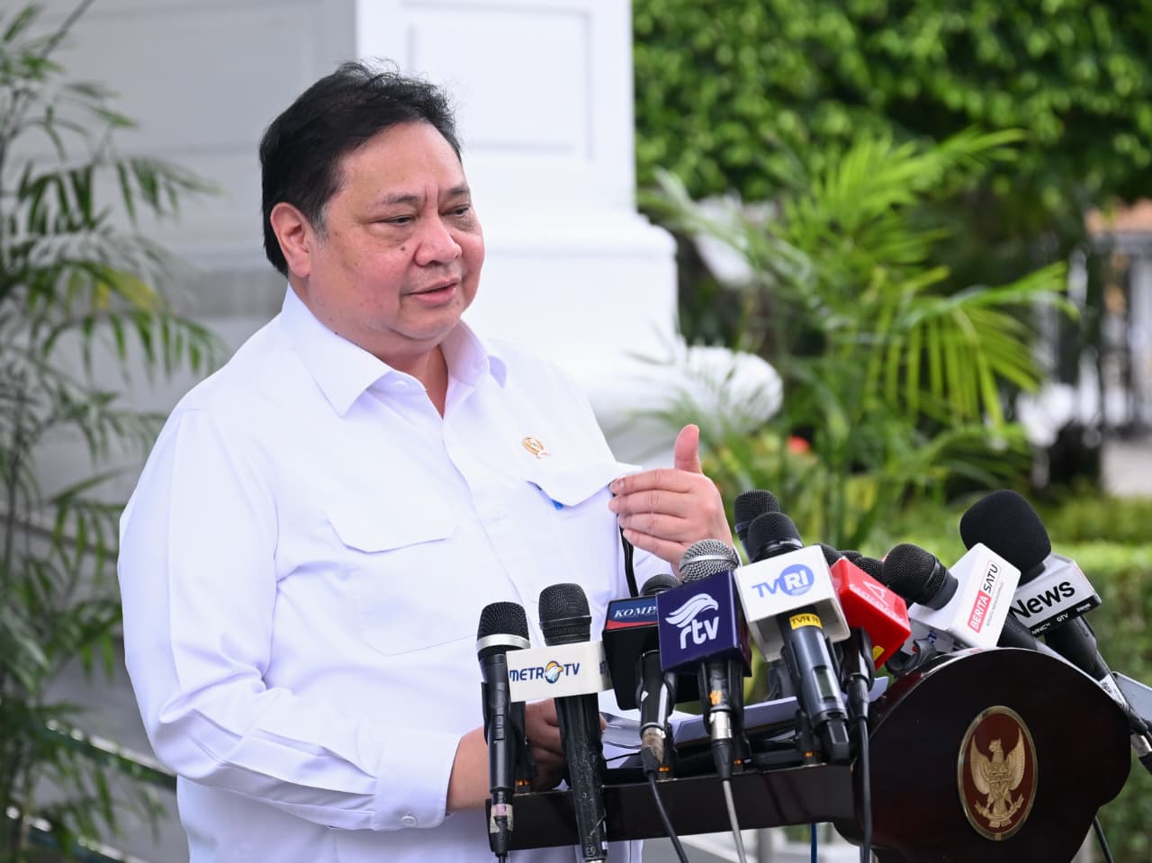 Menko Perekonomian Airlangga Hartarto usai Ratas di Istana Merdeka (11/2/2026). (BeritaNasional/BPMI Setpres)