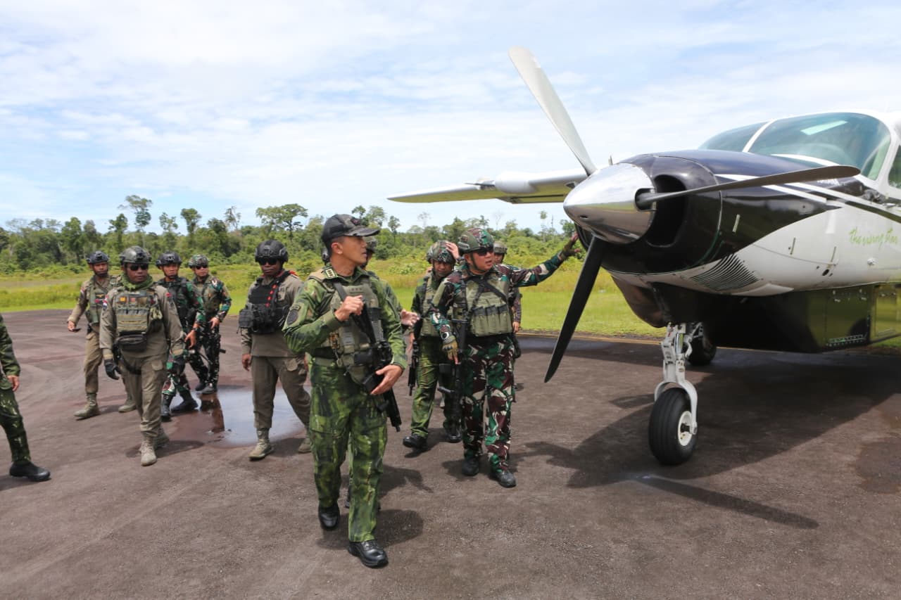 Prajurit Elite Korpasgat Dikerahkan ke Bandara Koroway Batu, Imbas Penembakan Pilot Smart Air. (Foto/Istimewa)