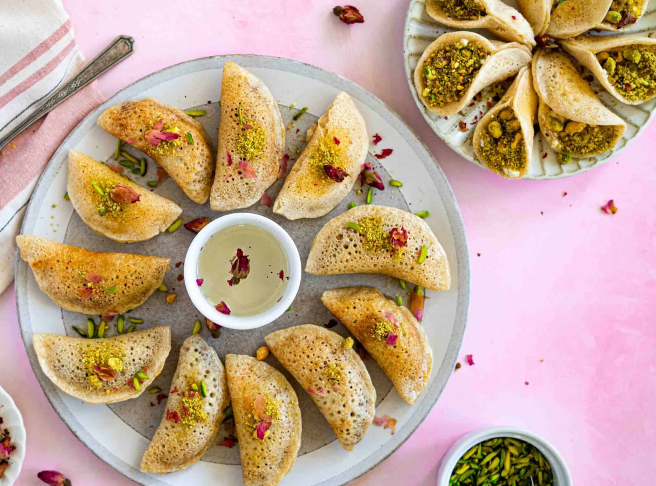 Qatayef atau Atayef, kuliner khas Palestina dan Timur Tengah yang hanya ada saat Ramadan. (BeritaNasional/Palestine in a Dish)