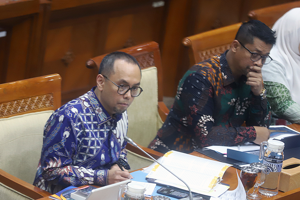 Kepala Pusat Pelaporan dan Analisis Transaksi Keuangan (PPATK) Ivan Yustiavandana memberikan penjelasan dalam rapat kerja bersama komisi III DPR. (BeritaNasional/Elvis Sendouw)