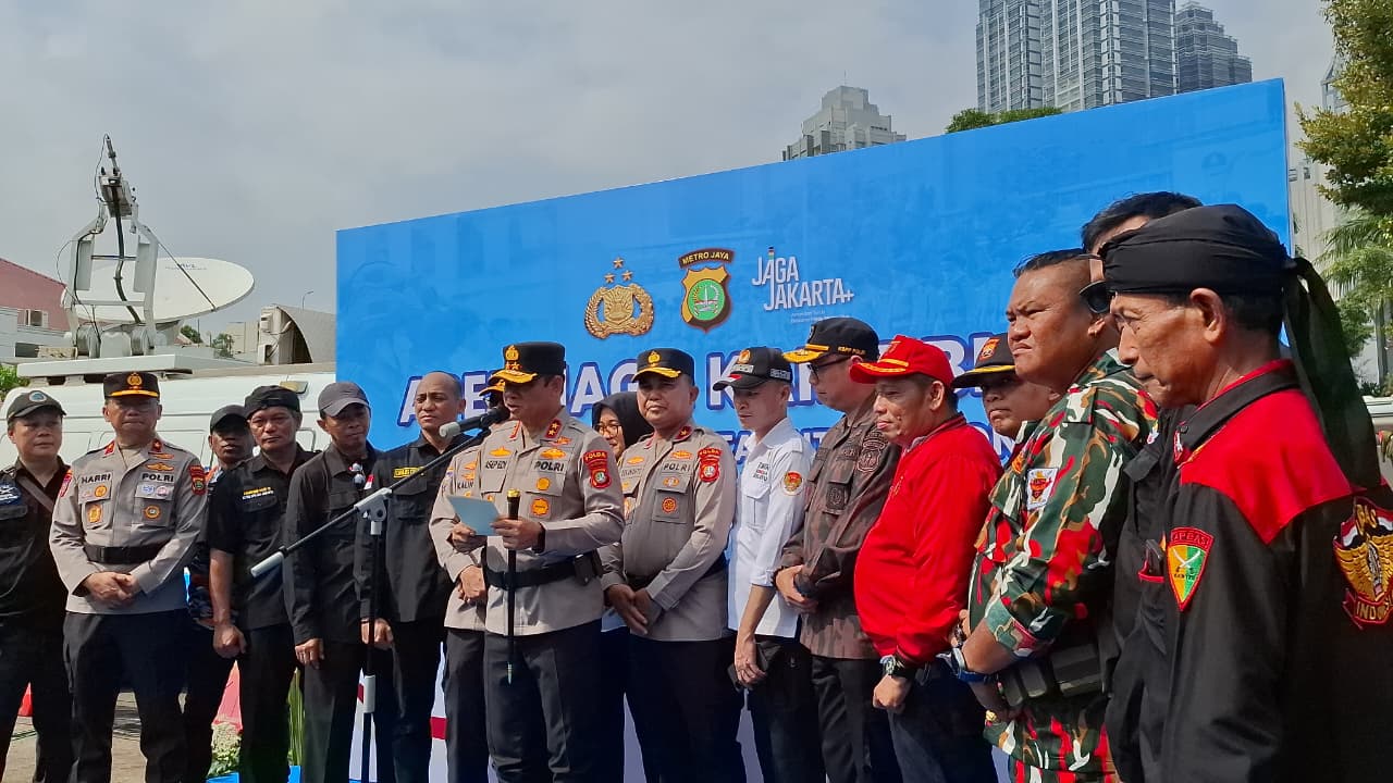 Kapolda Metro Jaya Irjen Asep Edi Suheri (tengah) saat memberikan keterangan. (BeritaNasional/Bachtiarudin Alam)