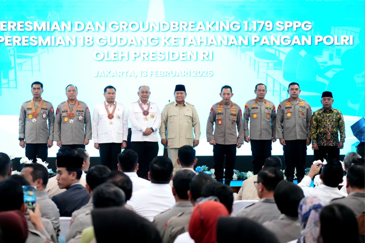 Para tokoh yang berkontribusi atas terlaksananya program MBG diberi penghargaan. (Foto/Istimewa)