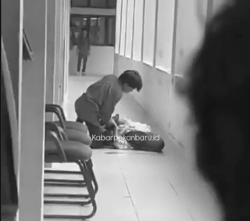 Mahasiswa membacok rekannya di UIN Suska Riau, Kamis (26/2/2026) pagi ini. (BeritaNasional/X Never)