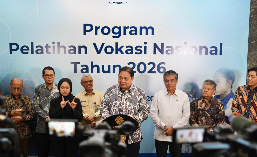 Menko Perekonomian Airlangga Hartarto (tengah) saat memberikan keterangan pers. (Foto/Dok Kemenko Perekonomian)