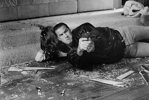 Steven Seagal dalam Hard to Kill. (BeritaNasional/Warner Bros.)