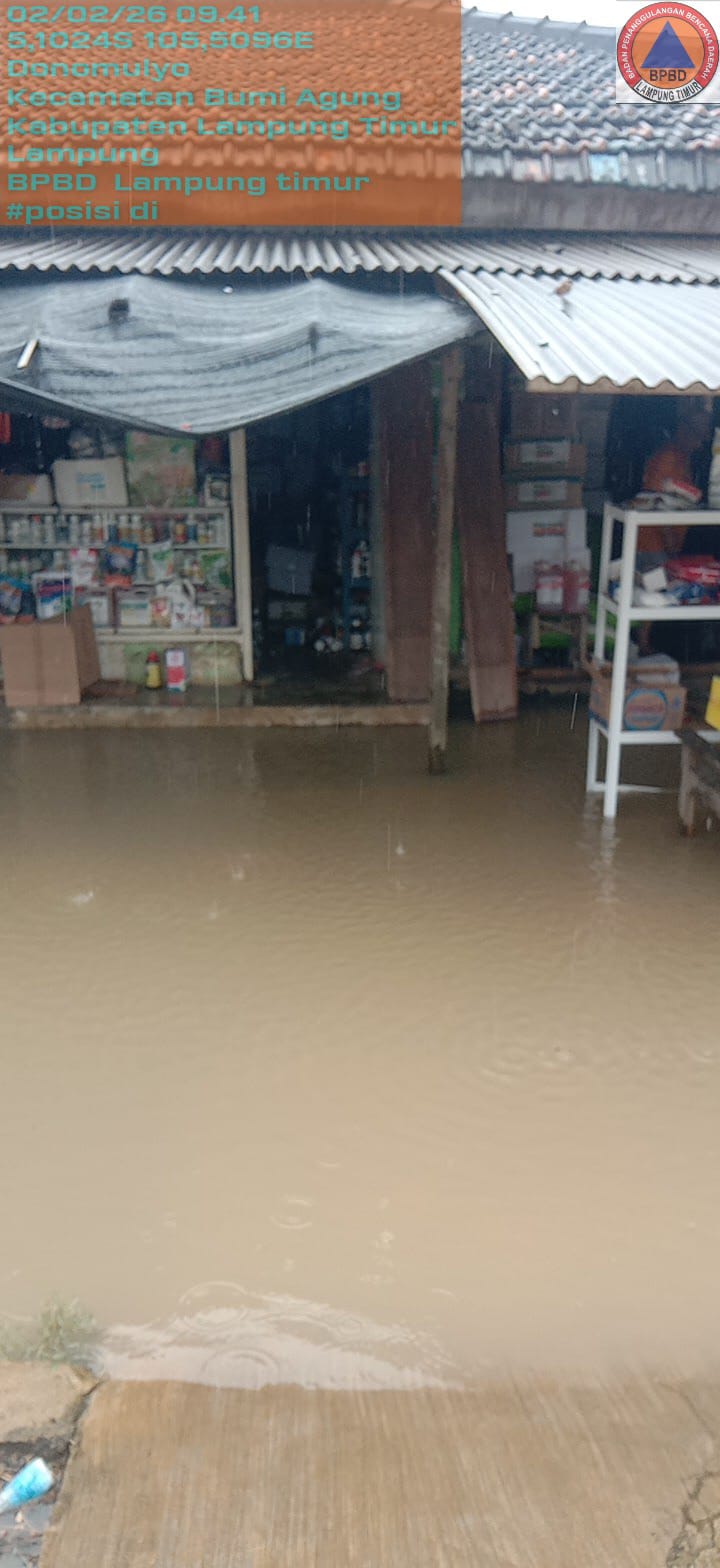 Banjir rendam warung warga di Lampung. (BeritaNasional/BNPB)
