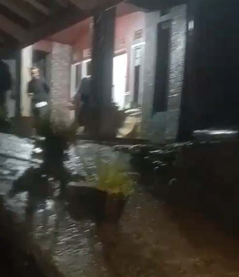 Fenomena tanah bergerak terjadi di Kendal Jawa Tengah hancurkan sejumlah rumah warga. (BeritaNasional/BNPB)