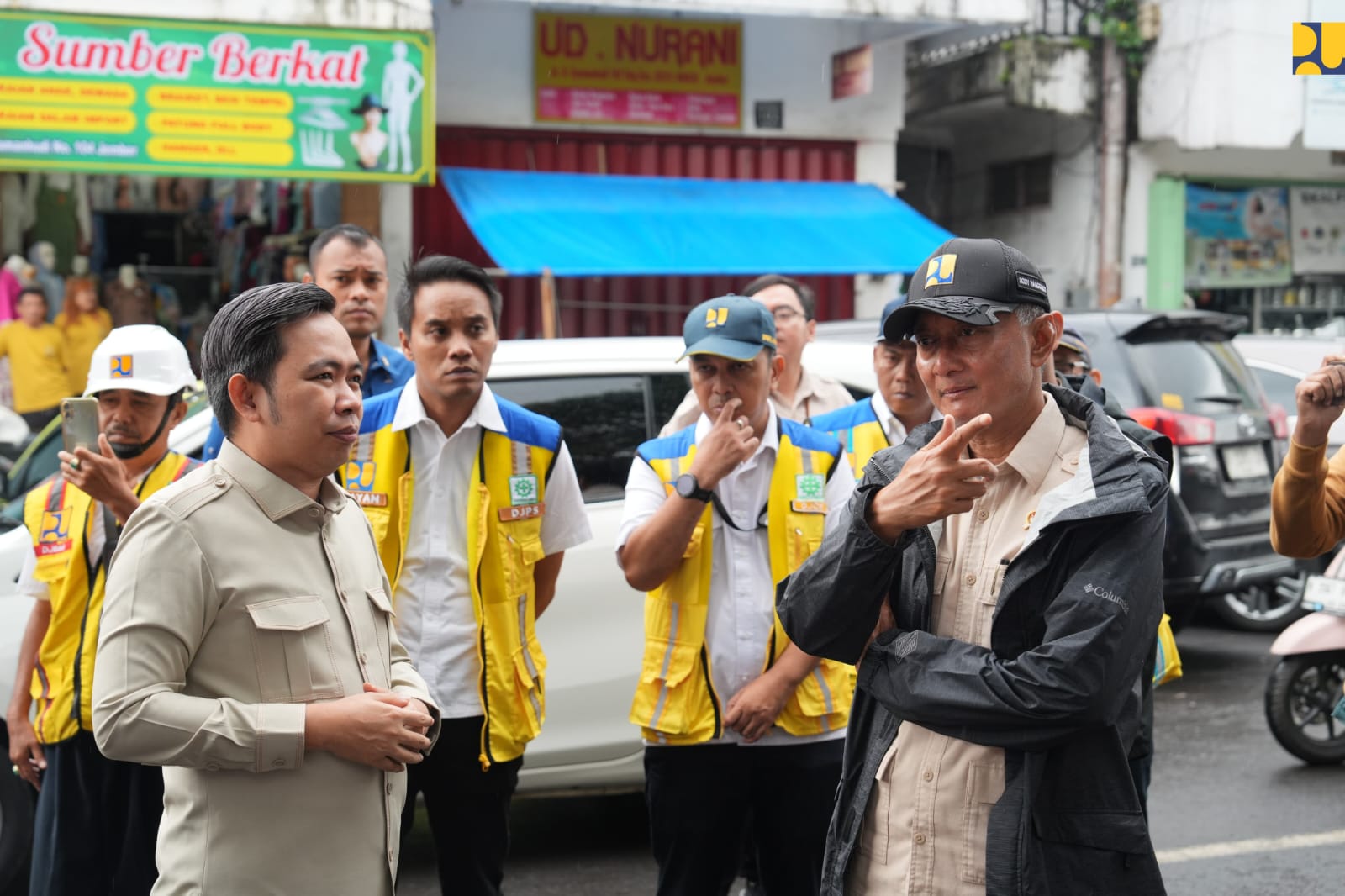Menteri PU Dody Hanggodo (kanan) kunjungi pasar Tanjung Jember (BeritaNasional/dok KemenPU)