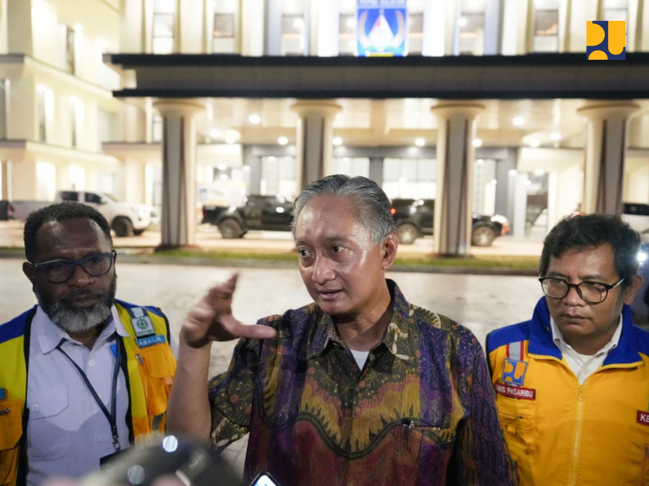 Menteri PU Dody Hanggodo saat meninjau KKP di Papua Selatan. (BeritaNasional/dok Kemen PU)