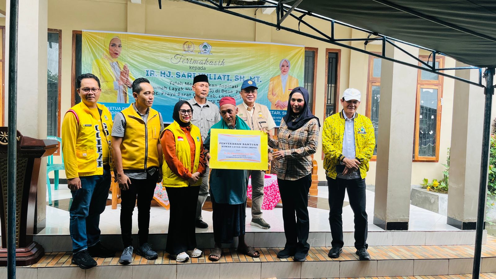 Wakil Ketua DPR RI Sari Yuliati Salurkan Bantuan Stimulan Perumahan Swadaya di Lombok. (Foto/istimewa)