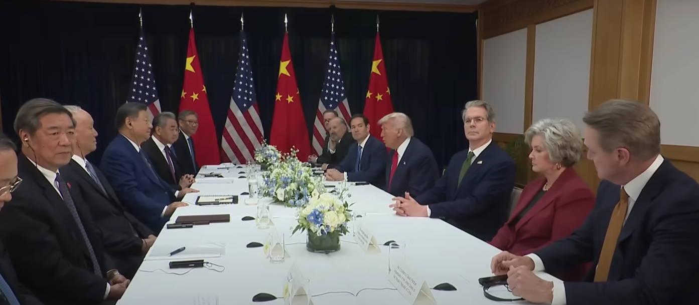 Suasana pertemuan antara Presiden Amerika Serikat Donald Trump dan Presiden China Xi Jinping di Korea Selatan. (Foto/YouTube White House)