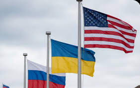 Ilustrasi bendera Rusia, Ukraina, dan AS. (Foto/Istimewa)