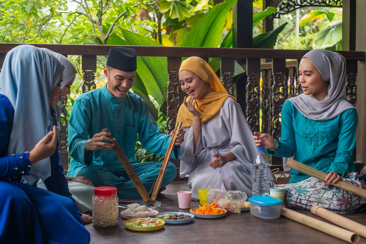 Ilustrasi kumpul keluarga saat Idul Fitri. (Foto/freepik)