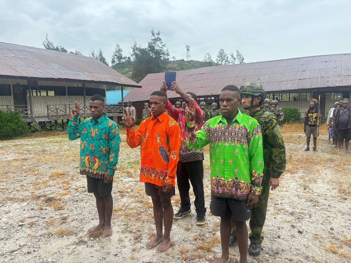 3 Eks Anggota OPM di Puncak Papua Ikrar Setia Kembali ke NKRI. (Foto/istimewa).