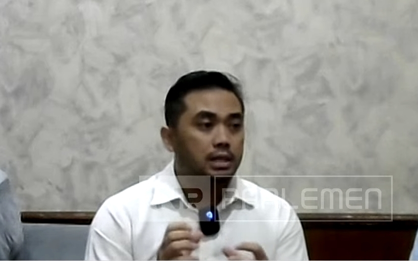 Amsal Sitepu saat RDPU secara daring dengan Komisi III DPR, Senin (30/3/2026). (BeritaNasional/YT TVR Parlemen)