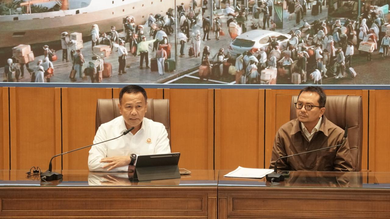 Dirjen Hubdat Kemenhub Aan Suhanan (kiri). (Foto/Dok Ditjen Hubdat)