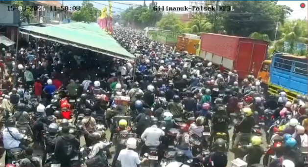 Antrean kendaraan di Pelabuhan Gilimanuk, Bali yang ingin menyeberang ke Pulau Jawa. (BeritaNasional/Polda Bali)