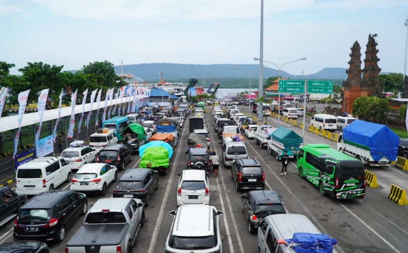 Antrean arus mudik Gilimanuk (Beritanasional/Bachtiar)