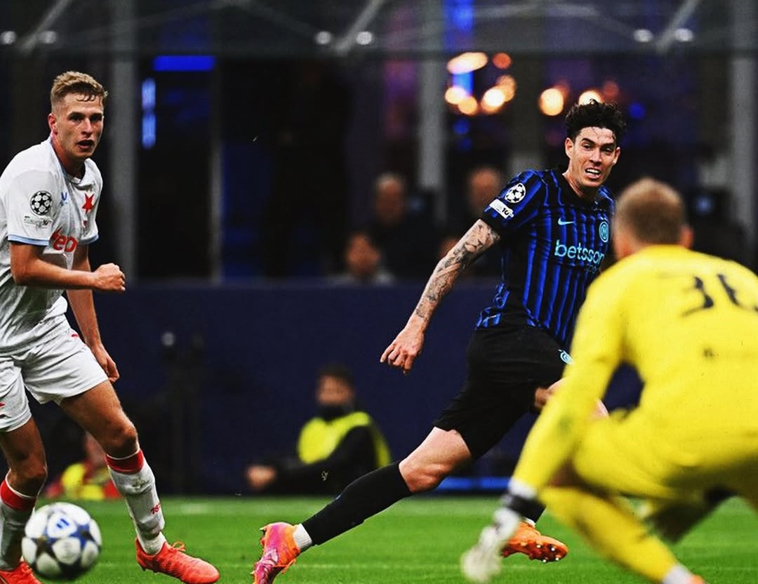Bek Inter Milan dan Timnas Italia Alessandro Bastoni (jersey biru hitam). (Foto/Instagram)