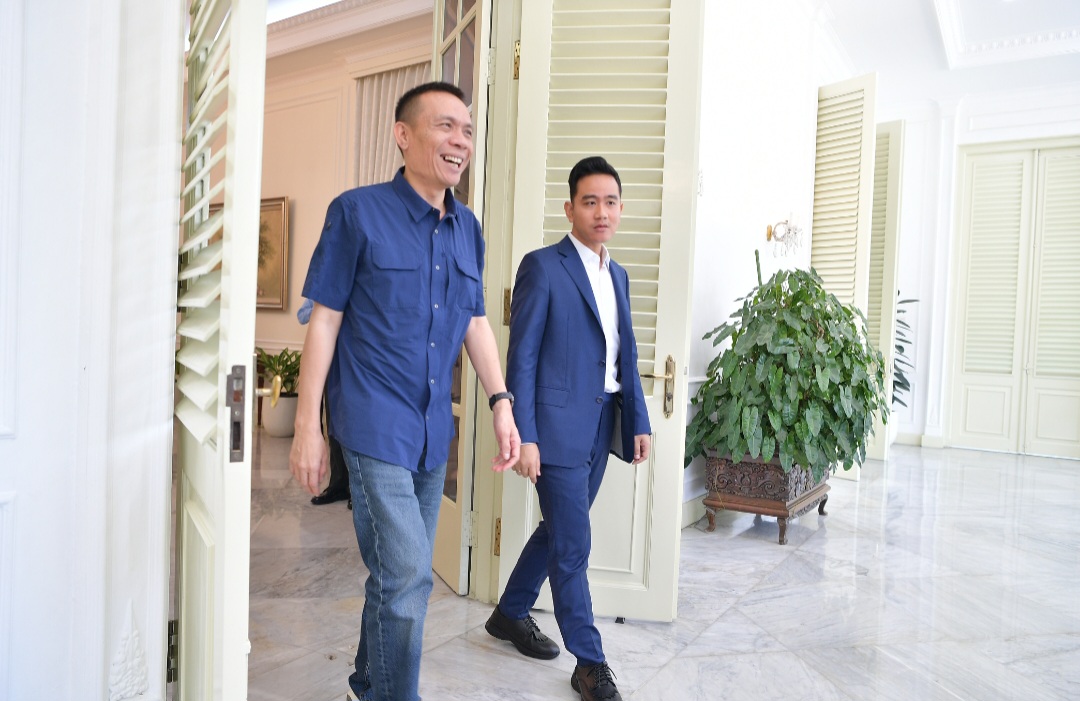 Tersangka tuduhan ijazah palsu Rismon HS usai bertemu Wapres Gibran Rakabumingraka. (BeritaNasional/istimewa)