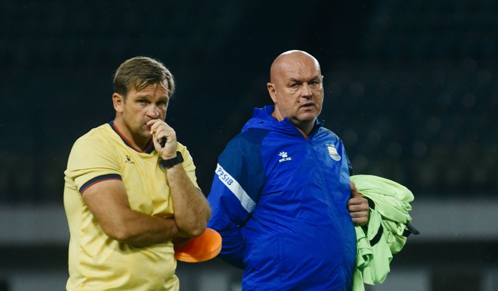 Pelatih Persib Bandung Bojan Hodak (kanan). (Foto/persib.co.id)