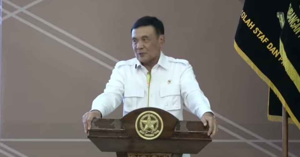 Menko Polkam Djamari Chaniago saat memberikan kuliah umum Sespim Lemdiklat Polri pada Senin (9/3/2026) kemarin. (BeritaNasional/YT Sespim Polri)