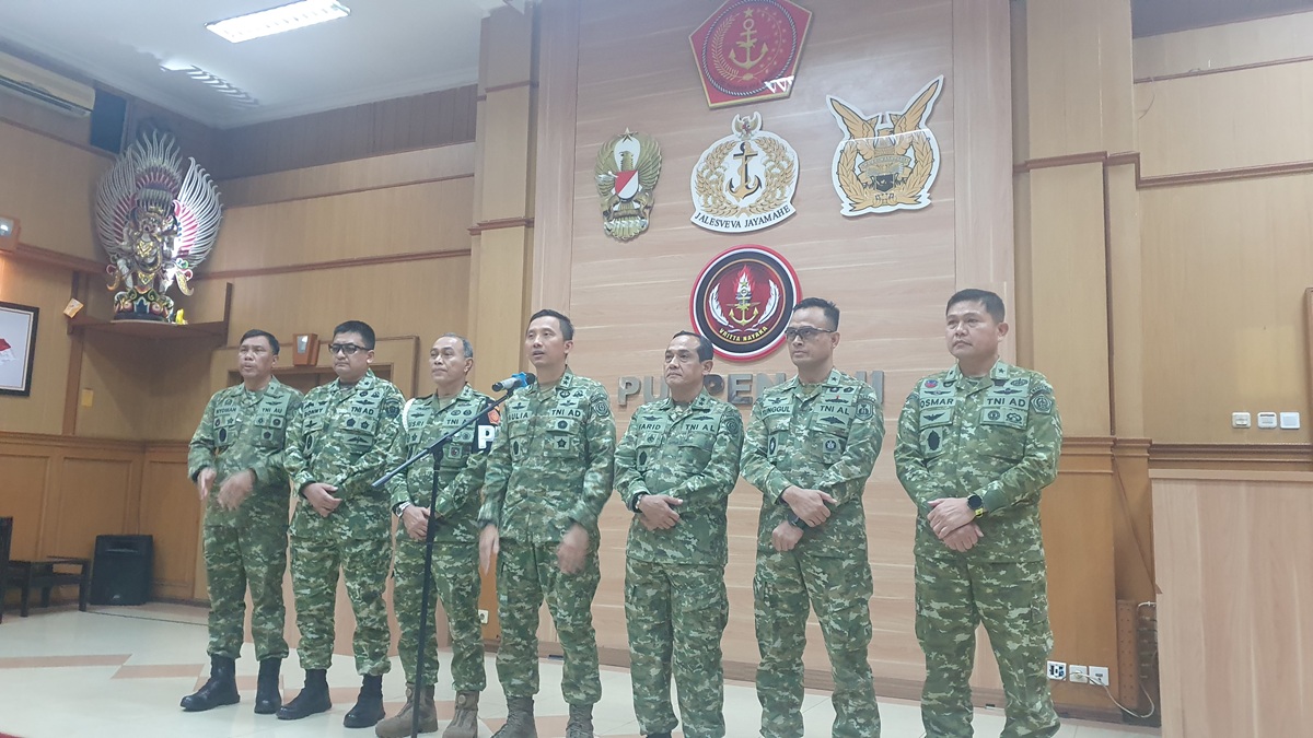 Kepala Pusat Penerangan (Kapuspen) Mabes TNI, Mayjen Aulia Dwi Nasrullah saat memberikan keterangan pers. (BeritaNasional/Bachtiar)