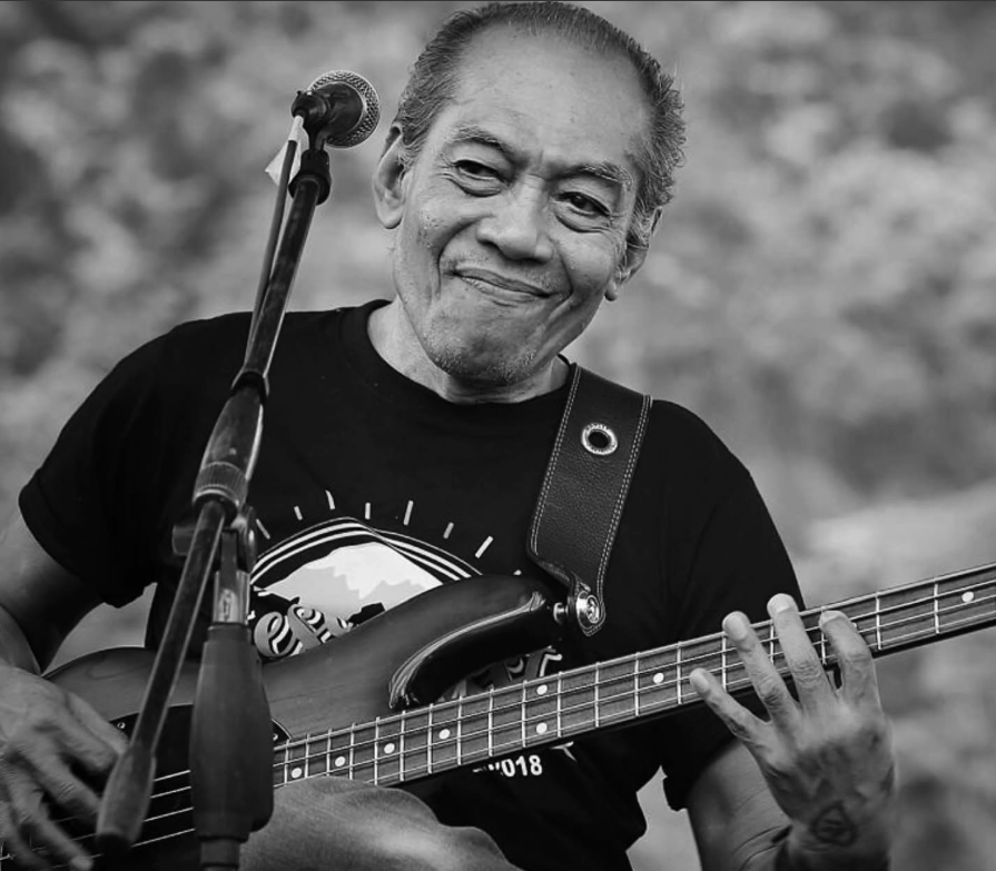 Bassis grup rock God Bless, Donny Fattah, meninggal dunia. (Foto/Instagram: God Bless)