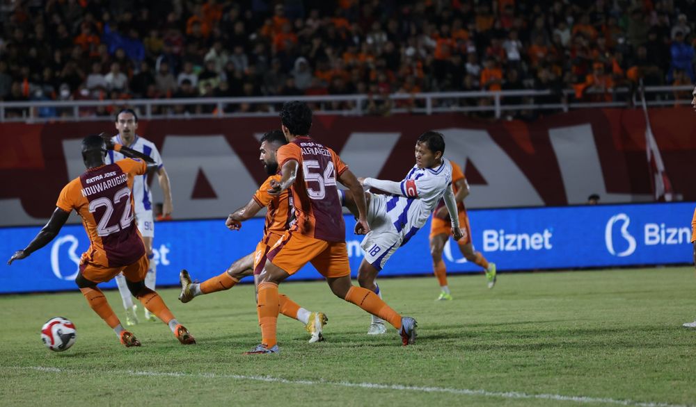 Laga Borneo FC vs Persib Bandung di Super League. (Foto/Dokumentasi Persib)