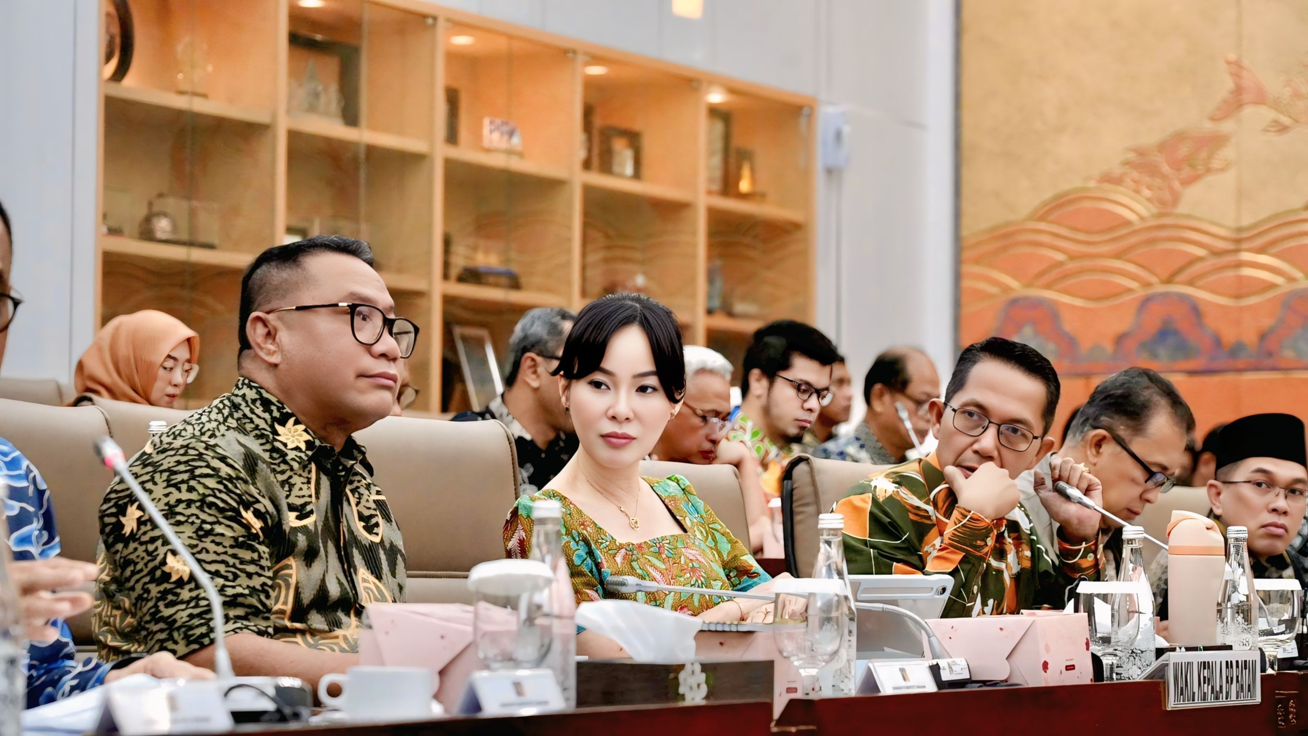 Deputi Investasi dan Pengusahaan BP Batam Fary Djemy Franscis, Kepala BP Batam Amsakar Achmad, dan Wakil Kepala BP Batam Li Claudia Chandra. (Foto/istimewa)