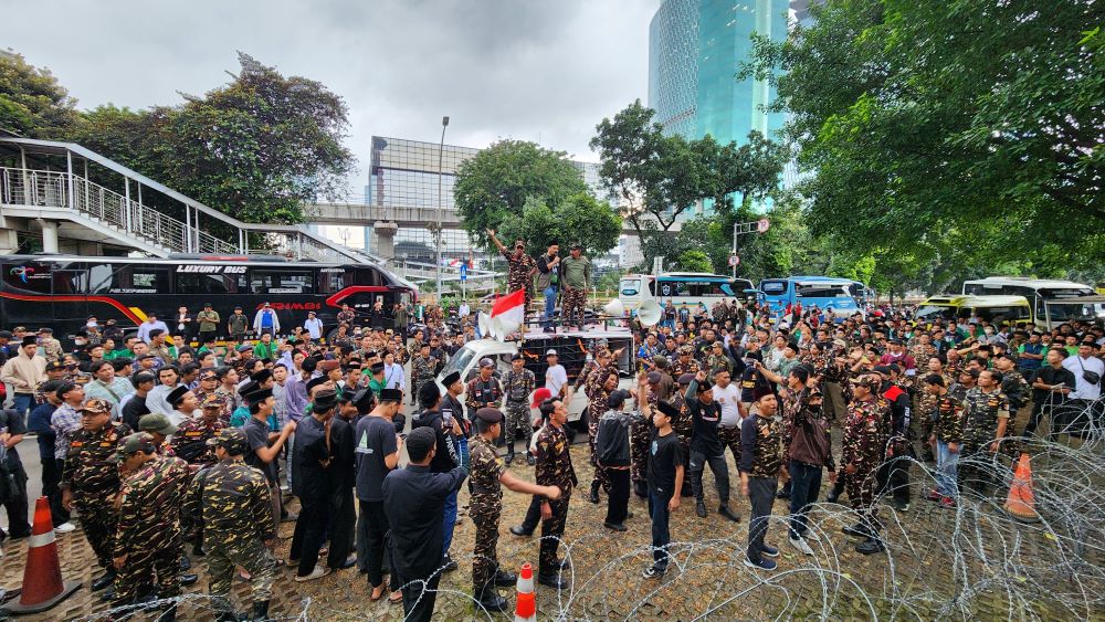 GP Ansor berkumpul di depan Gedung Merah Putih KPK, Jakarta. (BeritaNasional/Panji Septo)