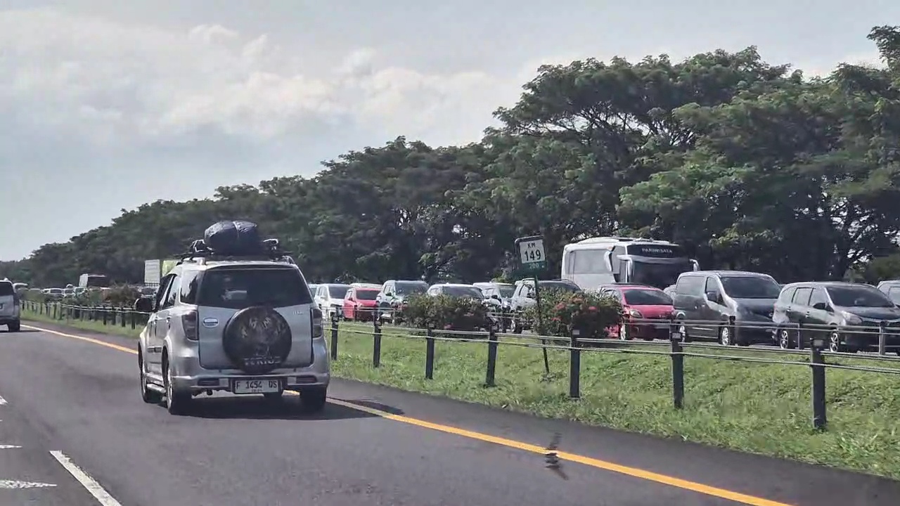 Arus mudik di Tol Cipali. (BeritaNasional/Ariawan)
