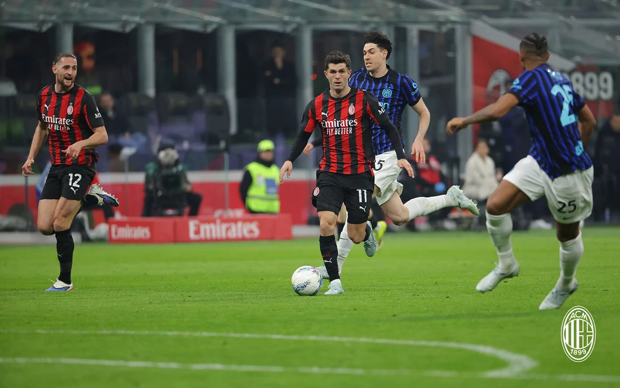 Penggawa AC Milan berselebrasi merayakan gol saat kontra Inter Milan. (Foto/acmilan.com)