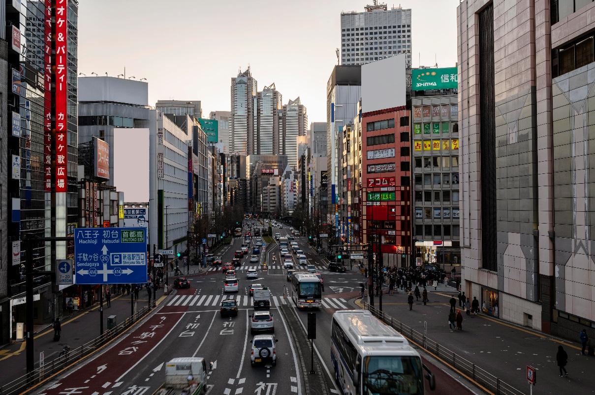 Kendaraan di jalan Kota Seoul, Korea Selatan. (BeritaNasional/Freepik)