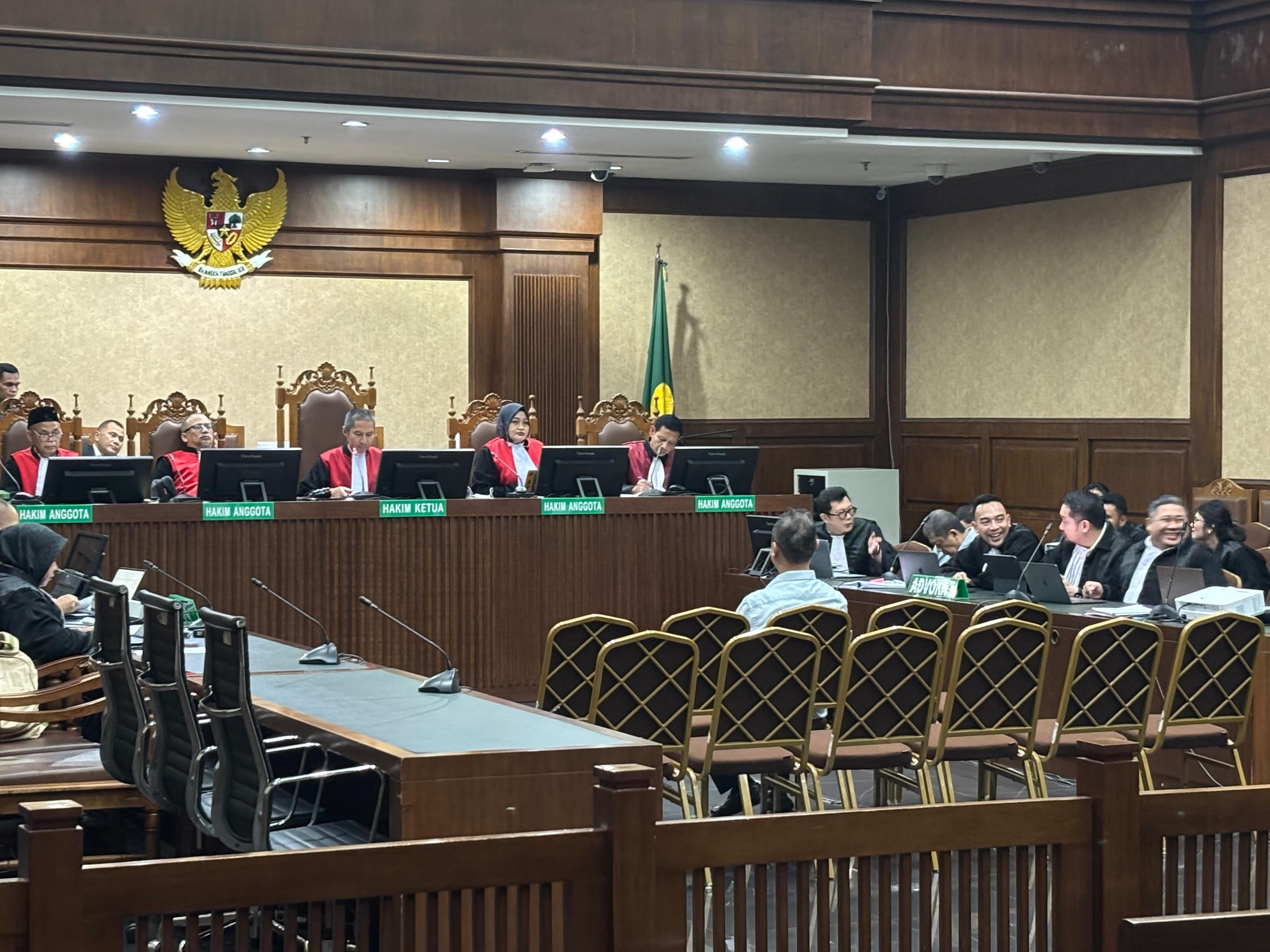 Suasana persidangan perkara dugaan korupsi tata kelola minyak dan produk kilang Pertamina di Pengadilan Tipikor Jakarta. (BeritaNasional/Panji)