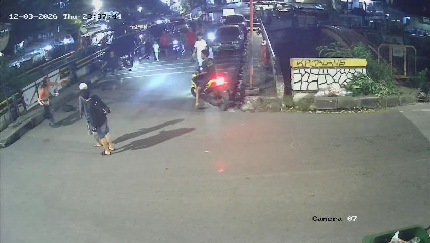 Wakil Koordinator KontraS, Andrie Yunus, menjadi korban teror penyiraman air keras. (Foto/tangkapan layar)