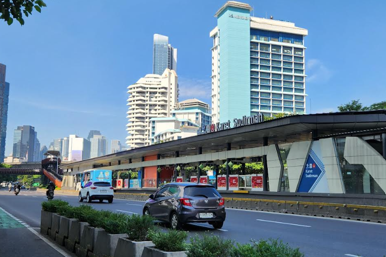 Situasi jalan Sudirman Jakarta lengang jelang sehari sebelum Lebaran 2026. (BeritaNasional/Panji)