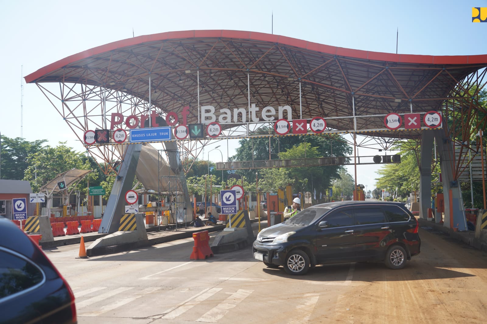 Pintu pelabuhan Merak Banten. (BeritaNasional/KemenPU)