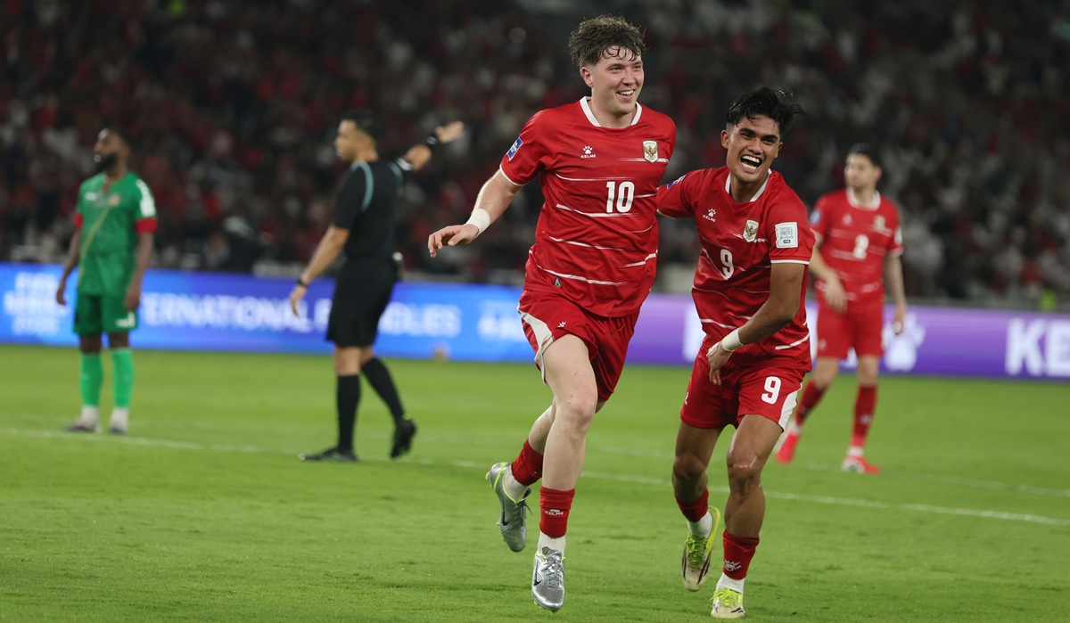 Striker Timnas Indonesia Ole Romeny (kiri).  (Agus Priatna/SinPo.id)