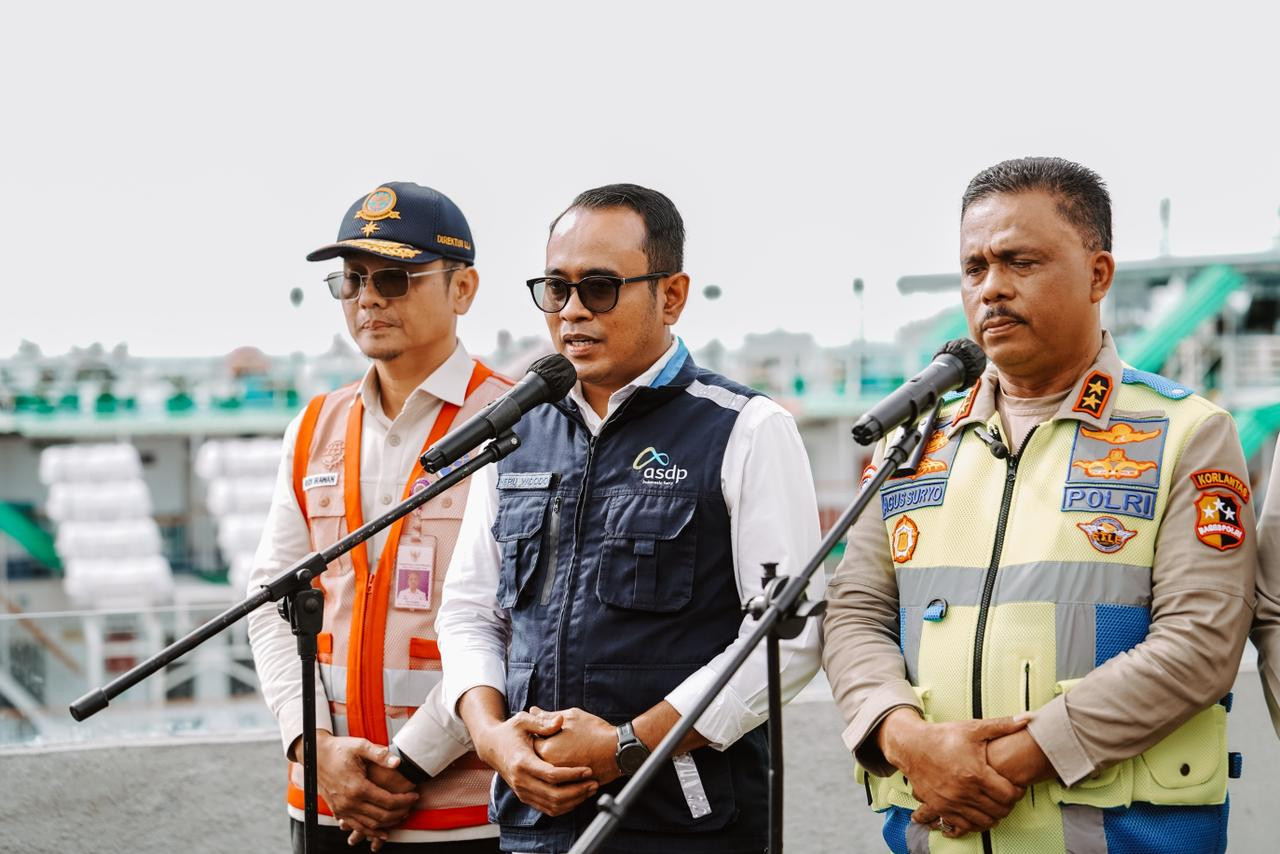 Kepala Korps Lalu Lintas Polri Agus Suryo Nugroho meninjau kesiapan jalur mudik. (BeritaNasional/Panji)