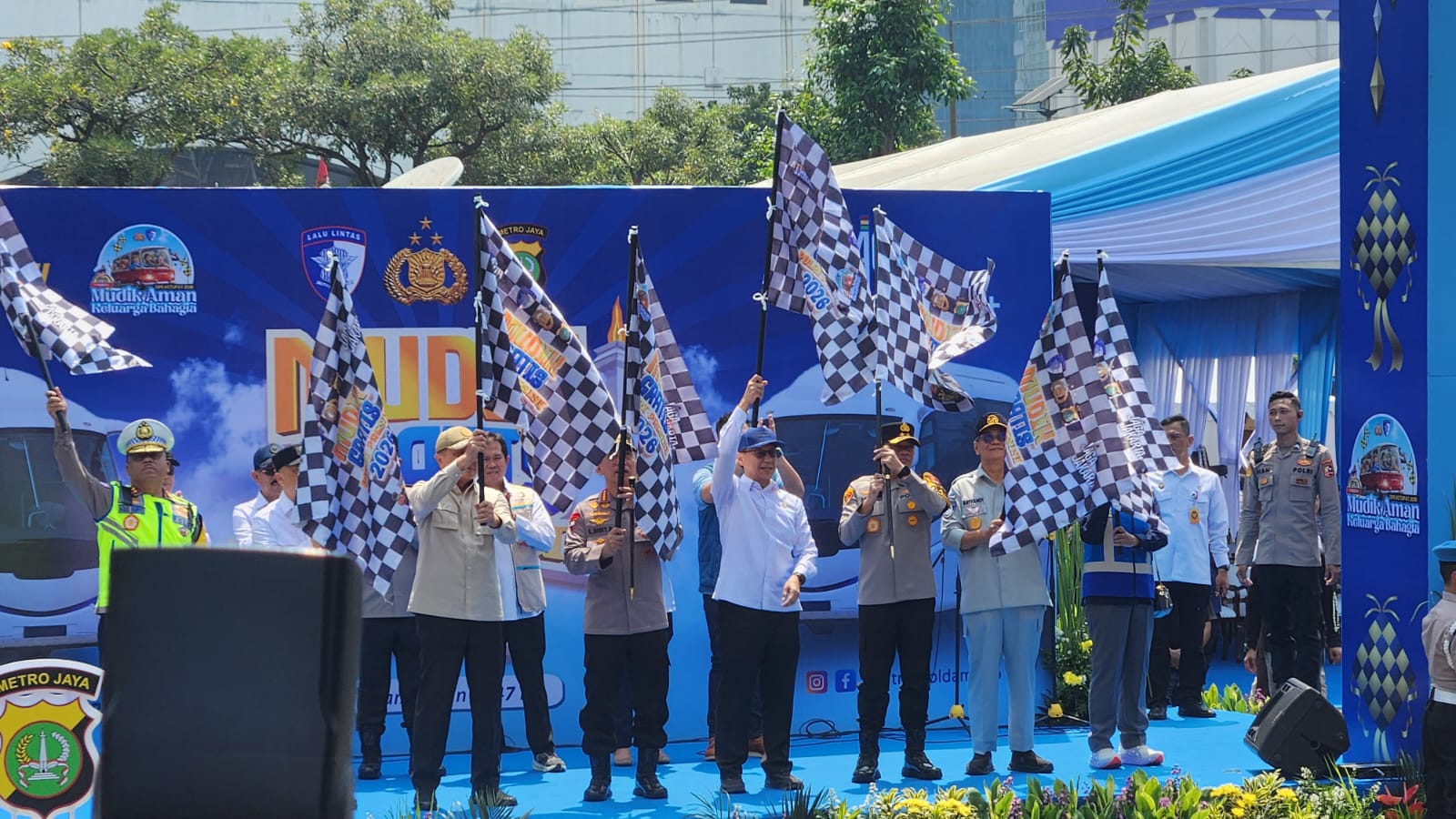 Kapolri Lepas 81 Bus Mudik Gratis Presisi, Ribuan Warga Menuju Jateng dan Yogyakarta. (BeritaNasional/Bachtiar)